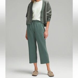 Lululemon Ribbed Softstreme MR Wide Leg Crop 25” Size 10 Dark Forest